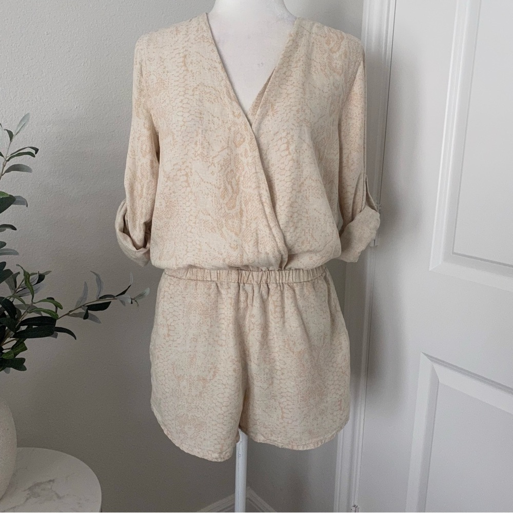 Cloth & stone cream snake print romper small